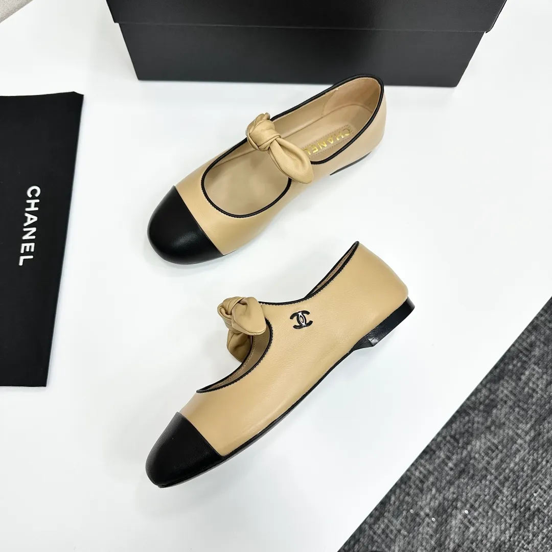 👟👟Ex-factory price 480👟👟 Chanel 25C Early Spring Mary Jane Shoes Series This season’s shoes are all great! The pure black Mary Jane is very comfortable on the feet and the upper leather is also very soft, so you don’t have to worry about rubbing your feet. The bunny ears are also very cute, and the black and white color matching and black fabric cover are very nice. Upper cowhide, inner sheepskin, genuine leather outsole Size: 35-39 40/41 Customized, non-refundable and non-exchangeable